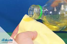 Wie bekommt man sekundenkleber von der haut ab? Sekundenkleber Von Kleidung Und Haut Entfernen So Geht S Talu De