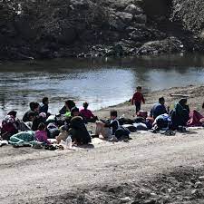 Griechenland: 92 Flüchtlinge fast nackt an Grenze zur Türkei gefunden |  STERN.de