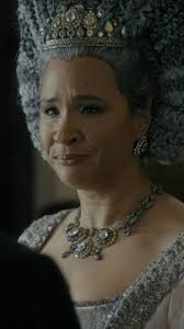 How did Benidict and the men not see Kate and Anthony hugged up while they  were hunting?(well they were hugged up while Anthony got his sniff on.)🤣🤣 