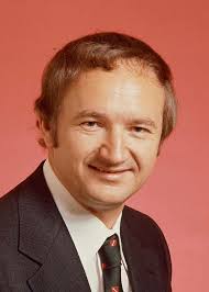 Ian Macphee's Instagram, Twitter & Facebook