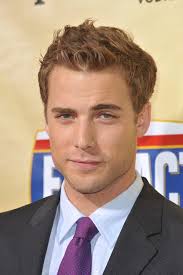 Dustin Milligan εκδοτική εικόνες. εικόνα από