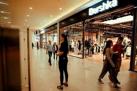 Gasiti 150 de magazine cu branduri locale. Primul Magazin Bershka Din Suceava A Fost Deschis La Iulius Mall Cotidianul Crai Nou