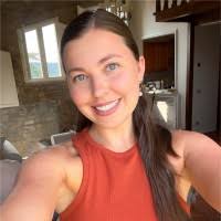 Ellena Barnes's Instagram, Twitter & Facebook