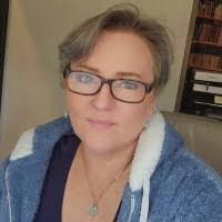 Suzanne Geary's Instagram, Twitter & Facebook