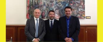 Companies similar to or like. Madonielive Com Archivio Il Presidente Del Parco Presenta Dipinto Di Croce Taravella Nella Nuova Sede Di Banca Nuova A Palermo