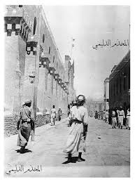 صورة تراثية من بغداد سوق السراي بناية القشلة الصورة تعود الى عام 1919م Baghdad Iraq Baghdad Egyptian History