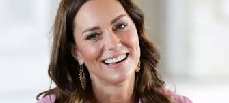 Prins George gjorde en sjelden offentlig opptreden med foreldrene prinsesse  Kate og prins William