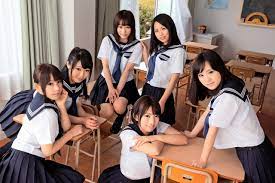 JK乱交エロ画像】可愛いJKたちと教室でハメパコ♡制服姿の女の子たちとハーレムセックスしたり、レズ行為を見せてもらったりする夢の学園生活ｗｗｗ |  女体エロエロ画像集～！ 無料アダルトエロ画像まとめ
