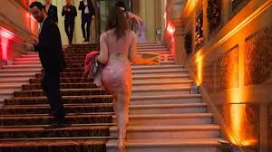 Paris : lescort pose dans les locaux de lHôtel de Ville et accuse la  mairie de proxénétisme - Le Parisien