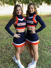 College Cheerleading Poses Stunts Twins Cute Cheer Pictures Cheerleading Poses College Cheerleading