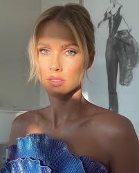 I'm all for female empowerment + embracing the skin we are in etc but can  we pretty please keep getting botox? 🙏🙏🙏