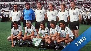 Het voetbalteam van helmond sport trekt ten strijde. Ek 1992 Sprookje Van Een Deens Campingelftal Nos