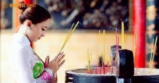 Để có thể giúp lễ cúng thần tài được đúng đắn và thuận lợi, gia chủ cần lưu ý đến một số điều như sau: VÄn Kháº¥n Mung 1 Va Ngay Ráº±m Cung Thá» Cong Cac Vá» Tháº§n Va Gia Tien