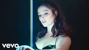 Banks Gimme Official Video Youtube In 2020 Music Web Music Mood Music Songs