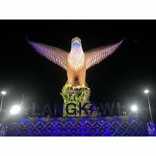 Burung yang paling laris di gambar ialah burung garuda, burung hantu, burung elang, burung merpati dan masih banyak burung lainnya. Dataran Lang Dataran Helang Percutian Langkawi Murah Facebook