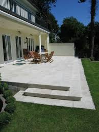 Terrassen Platten Aus Naturstein Travertin Classic White In 61 X 40 6 X 3 Cm Und Antiker Getrommelter Oberf Terrassen Platten Natursteine Garten Landschaftsbau