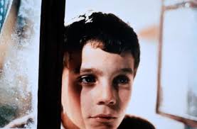 Al box office usa 2 hearts ha incassato nelle prime 7 settimane di programmazione 1,3 milioni di dollari e 565 mila dollari nel primo weekend. Am Ende Einer Kindheit Filmkritik Film Tv Spielfilm