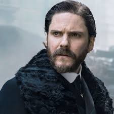 THE ALIENIST Interview: Daniel Brühl Talks 19th-Century Psychology And  Classic Crime Fiction
