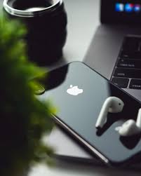 Apple Took The Edge Off The Word Computer Https Go Tradeintech Com Free Training Bradpouncey Applei Iphone Apple Technology Apple Iphone