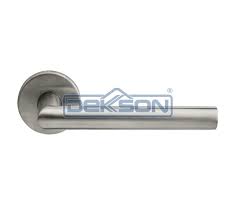 Pintu swing dibangun dengan daun pintu baja stainless penuh yang diisi dengan busa, membuat pintu keras dan tahan lama namun ringan dan mudah digunakan, dan sempurna untuk segala aplikasi pencucian. Jual Handel Pintu Lhtr 0003 Stainless Dekson Door Lever Handle Pintu Tube Roses Dekkson Di Lapak Gen 2000 Bukalapak