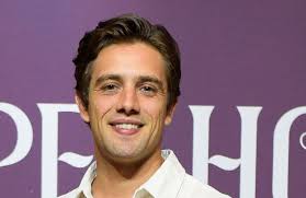 André é filho de Julia? Pedro ficou preso no passado? Veja teorias sobre  'Espelho da vida'