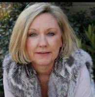 Lisa Pendergrast's Instagram, Twitter & Facebook