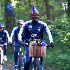 Comme l'on s'y attendait, didier deschamps a convoqué ngolo kanté pour les derniers amicaux de préparation à. Facebook