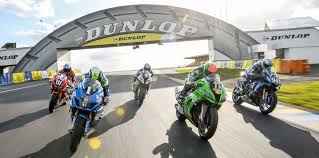 Les 24 heures du mans 2020 sont partis sur les chapeaux de roues avec une lutte déjà intense en tête. Ecole Des Motards Le Mans Moto Ecole Le Mans Ecole Des Motards A Propos De Edm