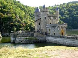 Chateau De Saint Priest La Roche Forez Et Loire Decouverte Chateau Chateau France Loire