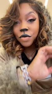 Monique Shelley's Instagram, Twitter & Facebook