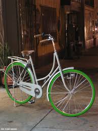 Bunte Reifen In Grun Sind Auch Ein Hingucker Fur Dein Fahrrad Vintage Fahrrad Fahrrad Damen Fahrrad Stil