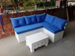 Cuscino spalliera per divano sofa in euro pallets idrorepellente colore a righe bianco e arancio. Come Realizzare Un Divano Dai Pallet 20 Idee Greenme