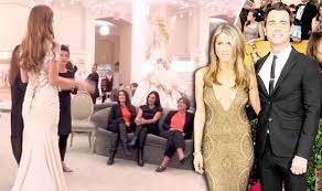 On july 29, 2000, hollywood golden couple brad pitt and jennifer aniston married atop a bluff in malibu overlooking the pacific ocean in a wedding that reportedly cost $1 million. Is This Jennifer Aniston S Wedding Dress Tv Radio Showbiz Tv Express Co Uk