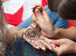 Check spelling or type a new query. Amankah Melukis Kulit Tangan Dengan Tato Henna