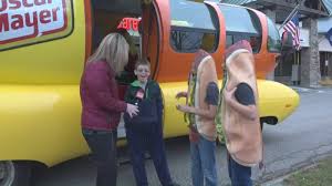 One of the wienermobiles crashed into a pole in pennsylvania. Maine S Hot Dog Kid Gets Surprise Visit From Wienermobile Newscentermaine Com