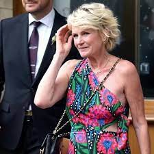 ⛔ “Les seins qui tombent“ Sophie Davant fait scandale..! Voir le 1er  commentaire 👇👇👇 | Tu conduis toujours comme une grosse quiche ? |  Facebook