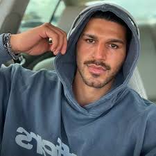 Photo posted by Joe Valverde 🐉 (@valgreenluck)