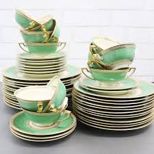 The Perfect Wedding China Set A Truly Luxurious And Heirloom Worthy Vintage Gold Rimmed Dinnerware By Royal Bay Fine China Dinnerware China Sets Wedding China