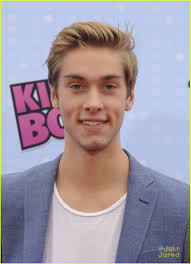 Leo Howard & Jason Earles 'Kick It' To The RDMAs 2015: Photo 805432