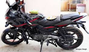Bajaj currently offers 18 bikes for sale in india, which comprises 13 street bike s, 2 cruiser bikes, 1 scooter and 1 sports bike. Bajaj Pulsar 150 220f Get Festive Discount Offers Of Up To Rs 7 200