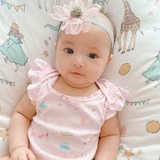 น้อง Aiko กับ Girl Bodysuit ลายยูนิคอร์น🦄 น่ารักสดใสมากๆ  คุณแม่เกรซบอกว่าใส่บ่อยมากเลย เพราะใส่สบายจริงๆค่า^^ ขอบพระคุณมากๆเลยนะคะ  ราคา 290.- ------------------- สอบถาม