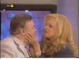 «μια μέρα είχα πάει στο σπίτι τους για να πάρω συνέντευξη από τον παπαμιχαήλ. Alikh Boygioyklakh Dhmhtrhs Papamixahl Istorikh Synanthsh Prwinos Kafes Full 12 10 1995 Youtube