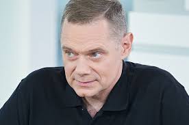 Wykryto u niego nowotwór, dokładnie czerniaka, który zaatakował wiele organów. Rafal Poniatowski O Walce Z Czerniakiem Myslalem Tylko Ze Umre