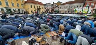 Résultat de recherche d'images pour "caricatures des prières collectives vendredi"