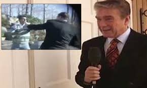 Görüntülerde uğur dündar'ın haber için gittiği bir evde. Tele1 Tv On Twitter Ugur Dundar Sosyal Medyada Gundem Olan Kavga Goruntuleriyle Ilgili Konustu Https T Co Xxb1c0mmer