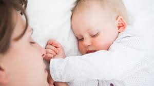 Wo schläft ihr kind am besten? Babys Sollten Nur Im Eigenen Bett Schlafen