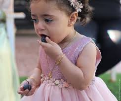 All gone! Little Murooj is enjoying her grapes at a family gathering in  Barka, #Oman. What was your favourite healthy food when you were young?  Tell us in emojis! #ForEveryChild, a nutritious