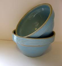 A Pair Of Vintage Monmouth Pottery Mixing Bowls Vintage Dishware Vintage Pottery Vintage Bowls