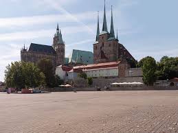 Der erfurter dom ist eine gotische kathedrale und der größte und wichtigste kirchenbau in erfurt. Erfurter Dom Und Severikirche Erfurt Tourismus