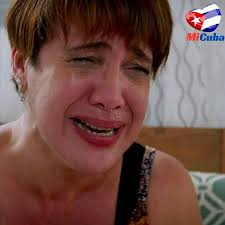 Caballero jamasss he visto servir una bola tan grande de helado en el  Coppelia ,o es una nueva oferta de mega bolas que hay o habia inspeccion  ese dia o yo no